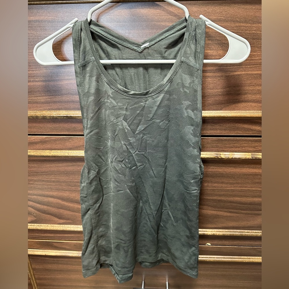 Lululemon Run For Days Tank P2P 15.5” Size 4